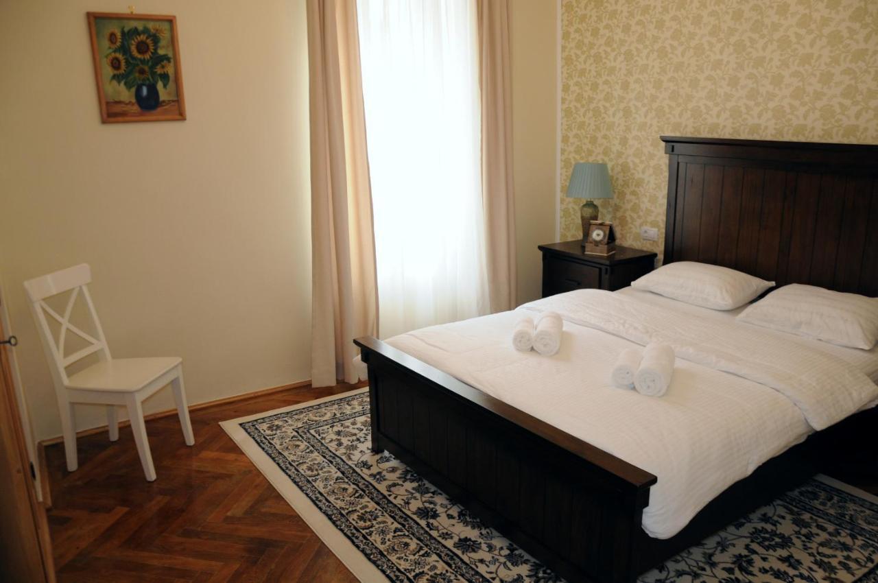 Black Gate - 2 Bedroom Apartment In The Heart Of Old Town With Free Private Secured Parking Μπρασόβ Εξωτερικό φωτογραφία